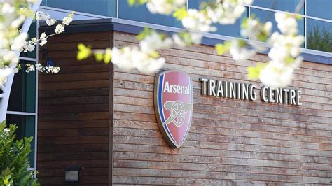 moller joins   professional contract news arsenalcom