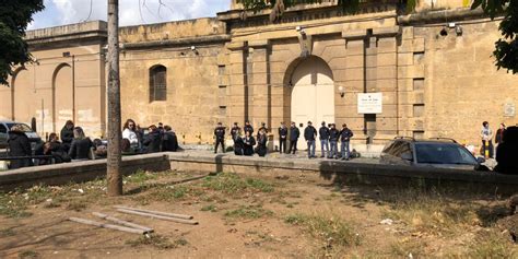 Disagi Nelle Carceri Siciliane Sit In All Ucciardone Di Palermo