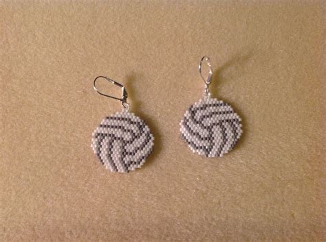 Volleyball Beaded Earrings By Bead4fun On Etsy Aretes Bisuteria Aros