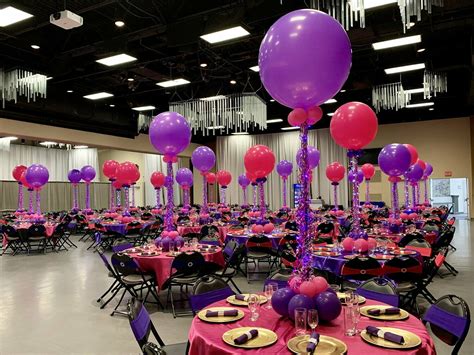 Deluxe giant birthday balloon centerpieces