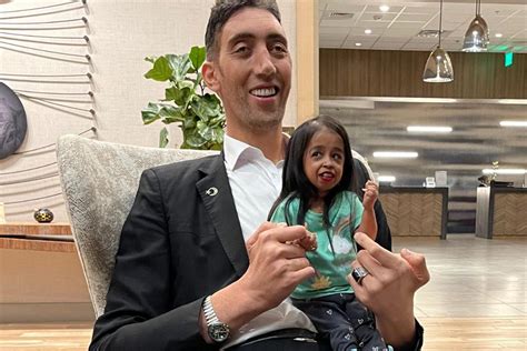 World Tallest Man Meets Shortest Woman In California Cynical Times