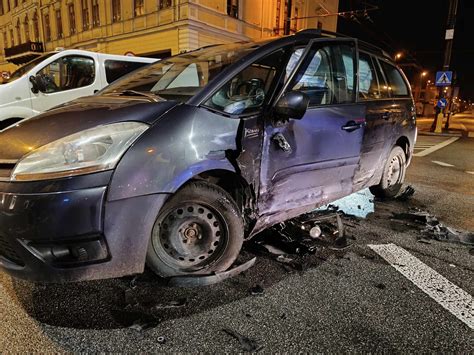 Nocne Zderzenie Pojazd W Na Skrzy Owaniu W Lublinie Wymuszenie