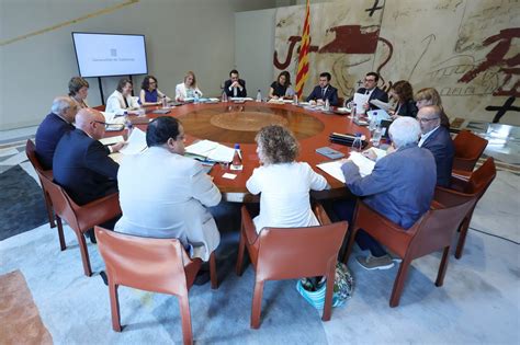 El Govern Amplia La Plantilla De Docents El Dia Que El Parlament Aborda