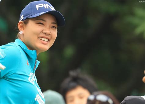 鈴木愛が4打差5位浮上 連覇＆2週連続＆メモリアルvに「チャンスはある」