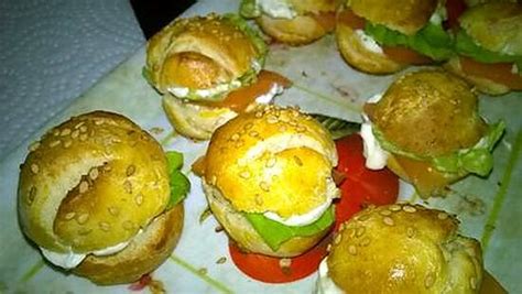 Recette de Mini burger apéro saumon et crème citronnée