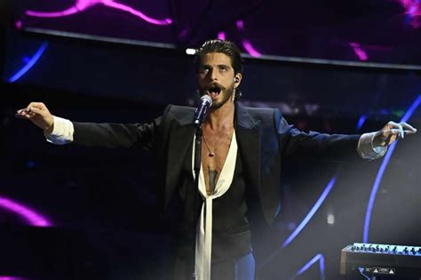 Alessandro De Santis Santi Francesi Terza Serata Sanremo Dago