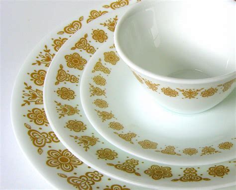 16 Pc Vintage Corelle Butterfly Gold Dinnerware