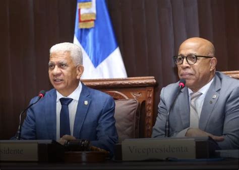 Presidentes del Senado y Cámara de Diputados firman la nueva Constitución