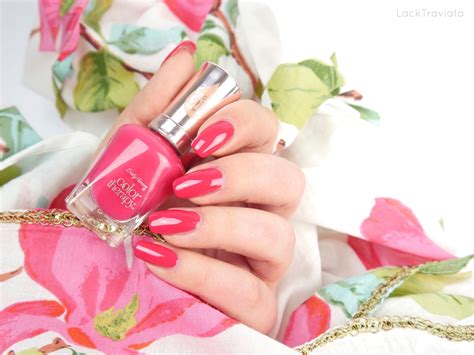 Sally Hansen • Pampered In Pink • Color Therapy • Spring Is In The Air Collection Lacktraviata