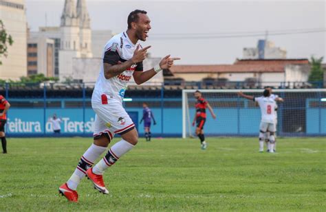 Ex River PI e Corinthians Wesley Smith acerta transferência para o