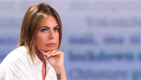 Paola Perego In Ospedale Per Un Tumore Nefrectomia Parziale