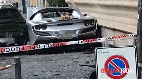 Via Casaregis Ferrari Si Schianta Contro Dehors