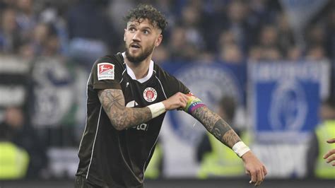 St Pauli Umworbener Hartel lässt Zukunft offen