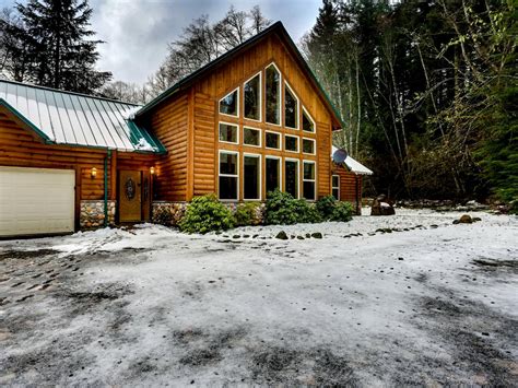 Log Cabin On Clear Creek Oregon