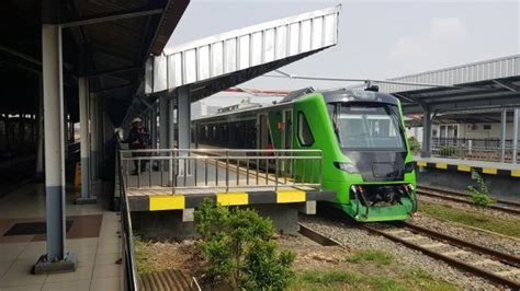 Angkut Penumpang Kereta Cepat Ka Feeder Padalarang Bandung Beroperasi