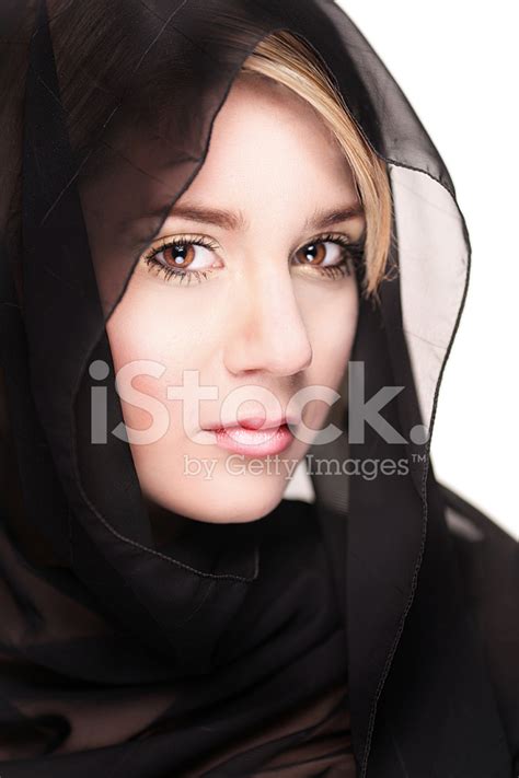 Foto De Stock Retrato De Una Mujer Con Velo Negra Libre De Derechos