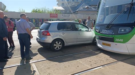 B365 VIDEO Momentul în care zeci de bucureșteni coboară din tramvai