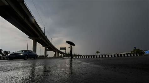 Rain Thunderstorm Lashes Delhi Ncr For 2nd Day In Pics Hindustan Times