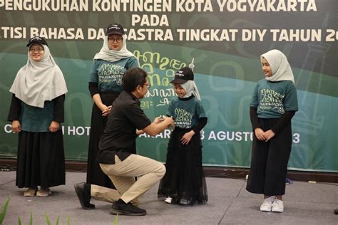 PJ Wali Kota Yogyakarta Kukuhkan Kontingen Maju Kompetisi Bahasa Dan