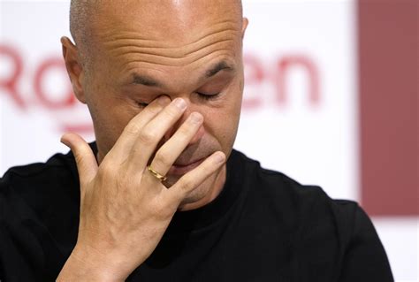 Andr S Iniesta Emociona En El Seu V Deo De Comiat Parlen Guardiola