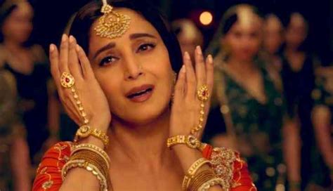 Tabah Ho Gaye song from Kalank out; Madhuri Dixit, Shreya Ghoshal ...