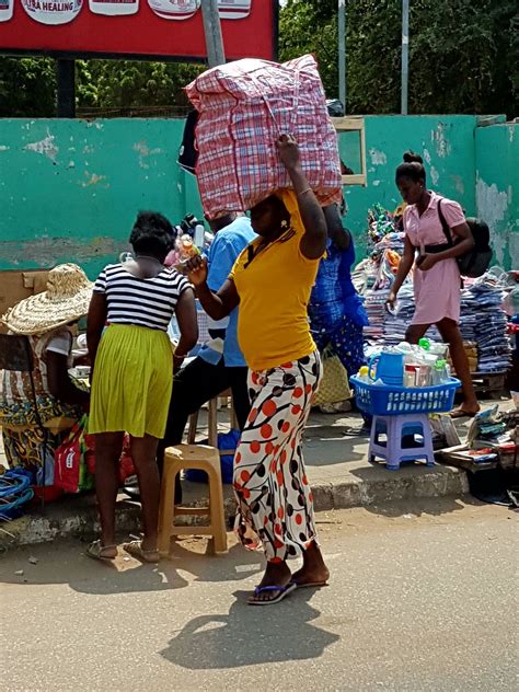 Charlotte... on the go!: 'Ghana must go' bags