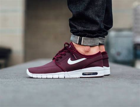 Night Maroon Covers The Nike Sb Stefan Janoski Max Maroon Shoes Nike