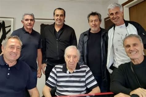 Como en el 86 Carlos Bilardo recibió una visita de los campeones del