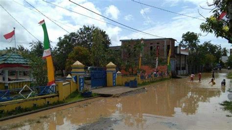 Video Air Sungai Meluap Di Kecamatan Pitumpanua Wajo Tribun Timur