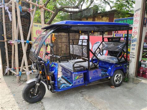 Terra Motors RIZIN MODEL Battery E Rickshaw Vehicle Capacity 6 Seater