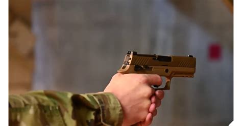 U S Air Force Fielding 125 000 New Sig Sauer M18 Pistols