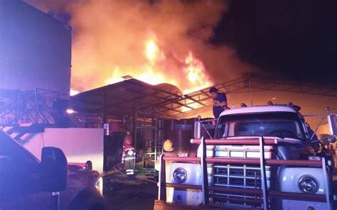 F Brica De Pl Sticos Amarive Se Incendia En Zacatl N El Sol De Puebla