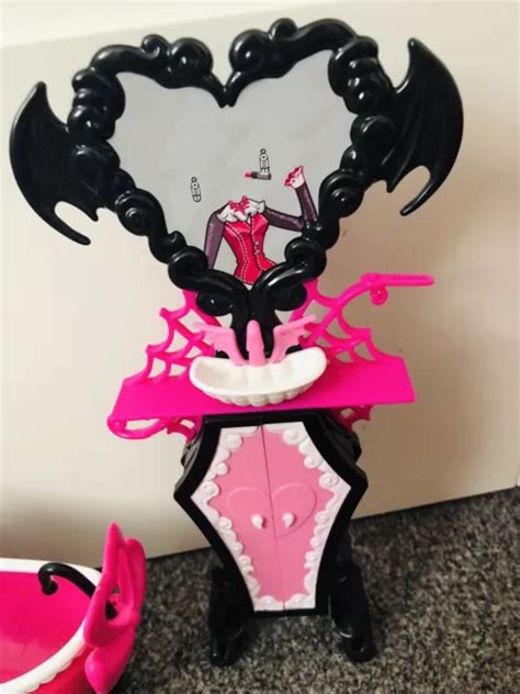 MONSTER HIGH DRACULAURAS Powder Room Bathroom Play Set Furniture 15