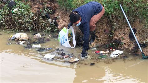 Unclogging Drain Removal Lots Of Debris Stuck In Culvert Drain Now