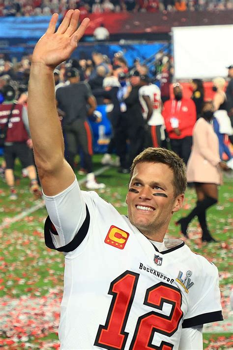 Tom Brady Shows Off His 7 Super Bowl Rings