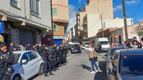 Desahucios En Mallorca Desahuciada Una Familia En Palma Los Sacaron