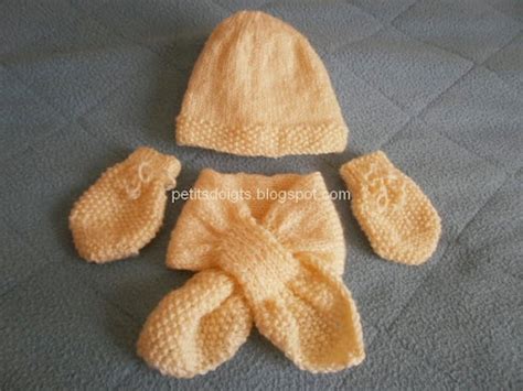 Petits Doigts Ensemble Naissance Bonnet Charpe Feuille Gants