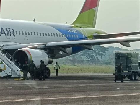 Pesawat Pelita Air Di Surabaya Delay Jam Gegana Masuk Penumpang