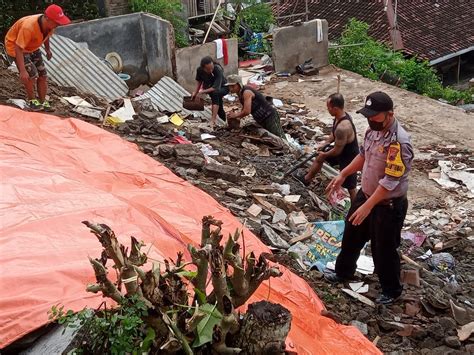 Bencana Tanah Longsor Di Wonogiri 1 Rumah Roboh GenPI Co JATENG