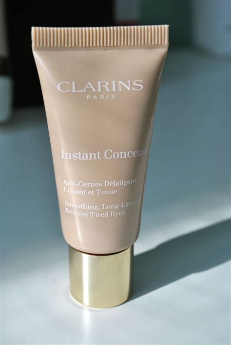 Clarins Instant Concealer Long Lasting Moisturising Eye Brightening