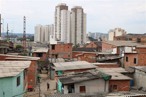 Taxa de extrema pobreza é a menor em 40 anos devido ao auxílio