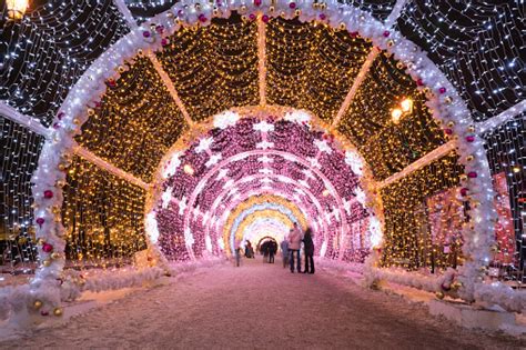 Christmas Light Tunnel Pictures | Download Free Images on Unsplash