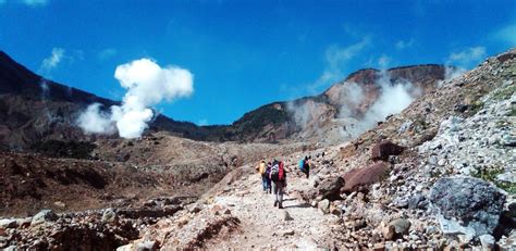 Wisata Ke Kawah Gunung Papandayan