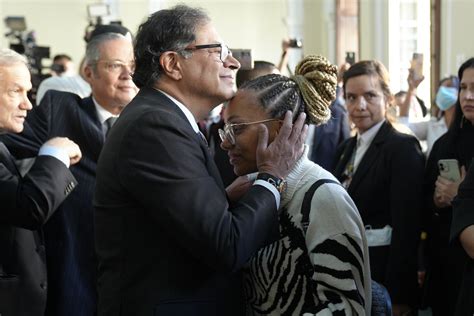 Asistencia Del Presidente Gustavo Petro Al Homenaje P Stumo Que El