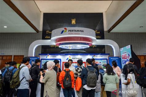 Antusiasme Pencari Kerja Saat Bursa Kerja Di Sabuga Bandung Antara News