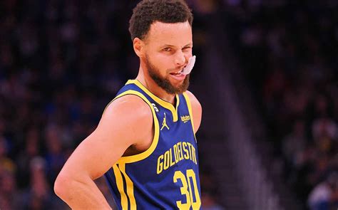 Steph Curry no es humano sus increíbles tiros de lado a lado VIDEO