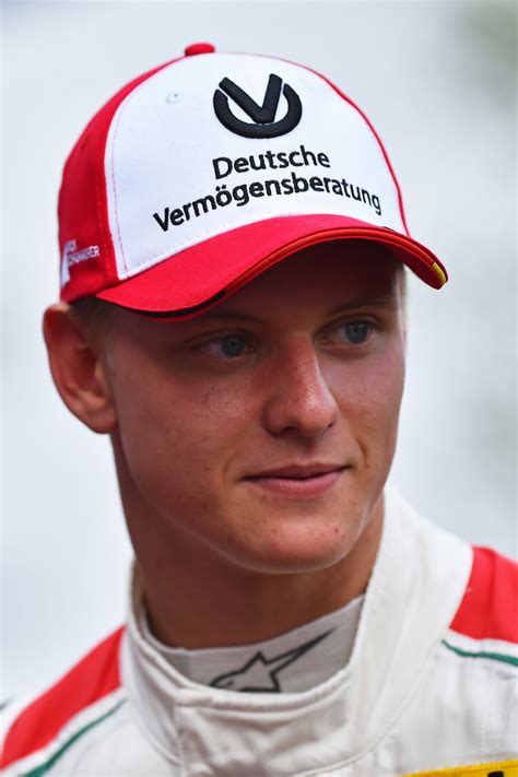 Vid O Michael Schumacher Son Fils Mick Est Devenu Son Sosie Il S