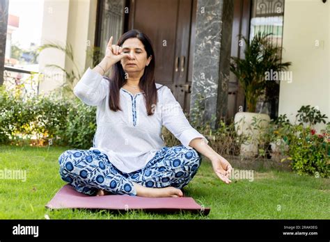 Indian Mature Woman Hi Res Stock Photography And Images Alamy