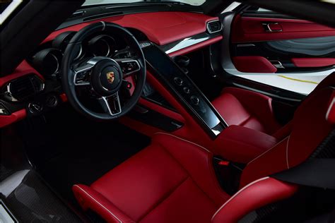 Porsche 918 Spyder Interior
