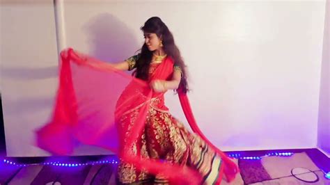 Pallo Latke Dance Cover By Rupa Datta Shaadi Mein Zaroor Aana Youtube